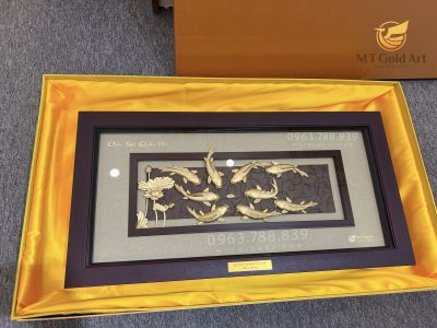 Quà tặng lưu niệm ý nghĩa - Tranh cửu ngư quần hội dát vàng 24k
