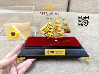 Qua tang co dong cao cap- Mo hinh thuyen ma vang 24k