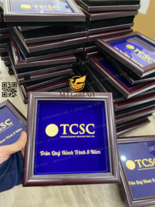 Tranh thiet ke logo rieng theo yeu cau TCSC ky niem 8 nam thanh lap
