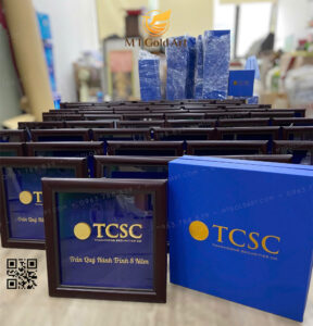 Bộ quà tặng với độ nhận diện riêng cao chúc mừng ky niem 8 nam thanh lap TCSC