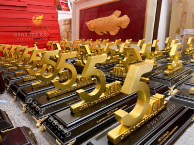Biểu trưng tượng số tri ân, vinh danh nhân viên, đối tác lâu năm dát vàng 24k